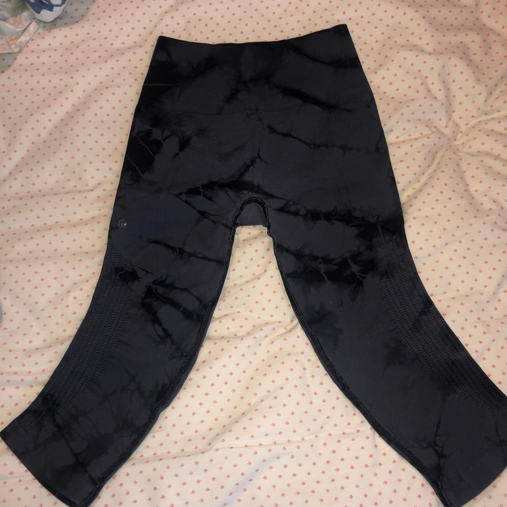 Lululemon in the Flow Tie-Dye Cropped Leggings
